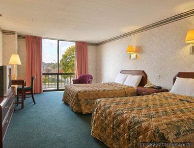 Comfort Philadelphia International Airport West 2* Chester