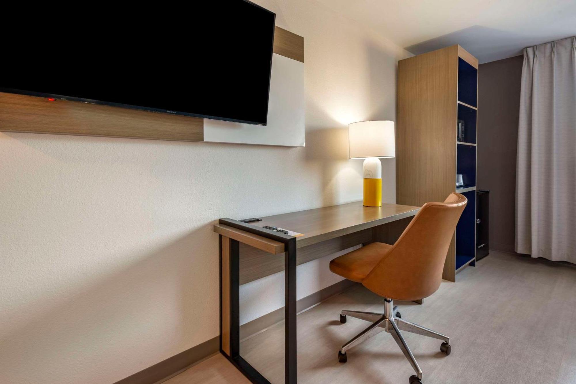 Inn Comfort Philadelphia International Airport West 2*