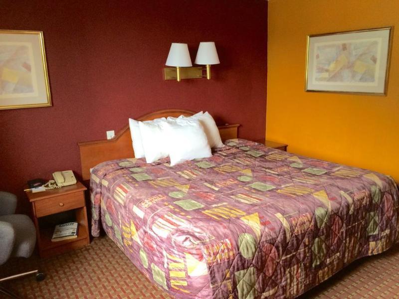Comfort Philadelphia International Airport West 2* Chester
